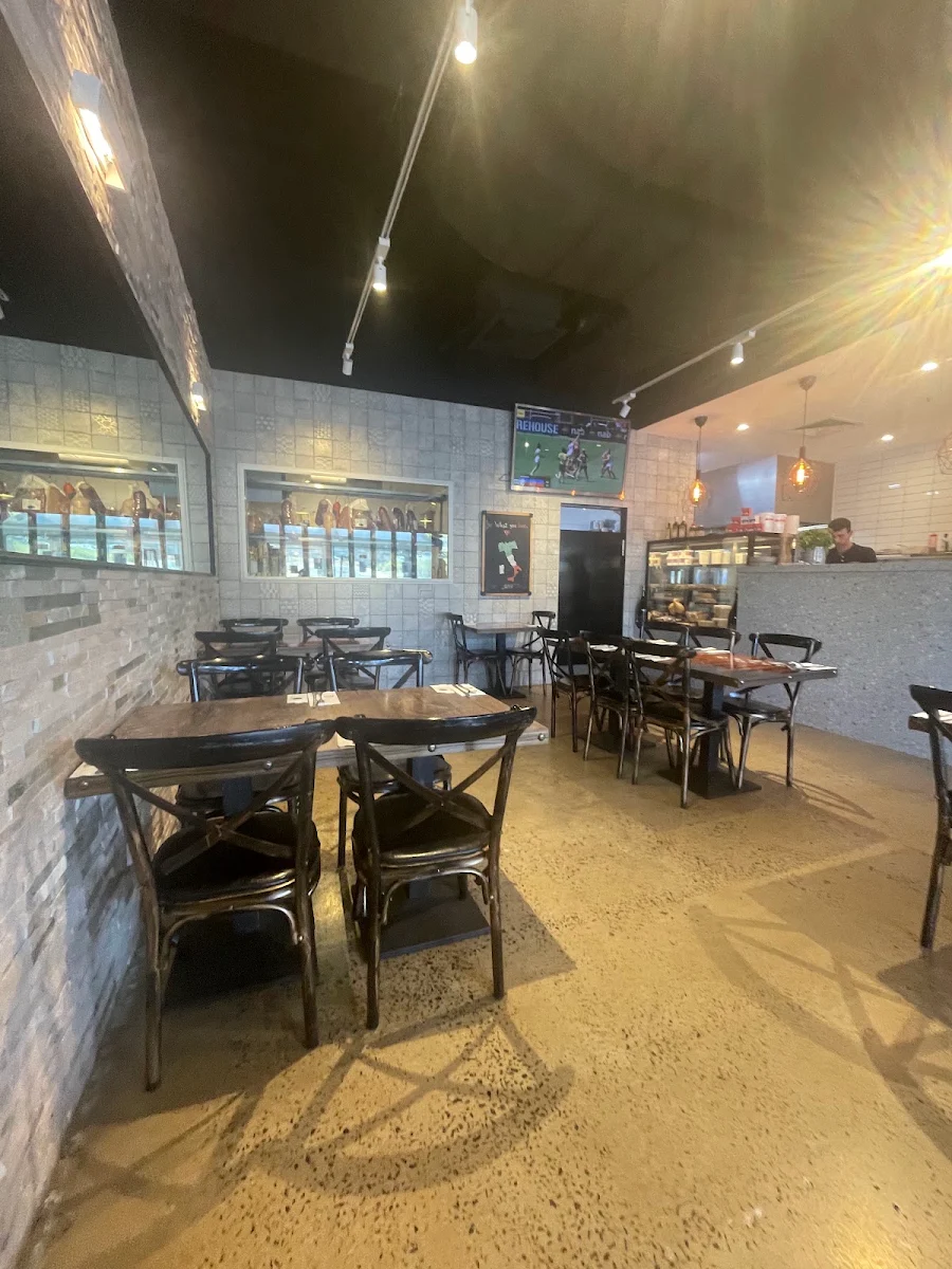Vibe, La Calabrese Pizzeria