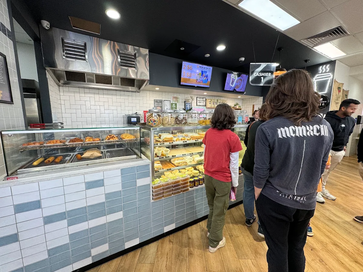 Vibe, Convenience Café