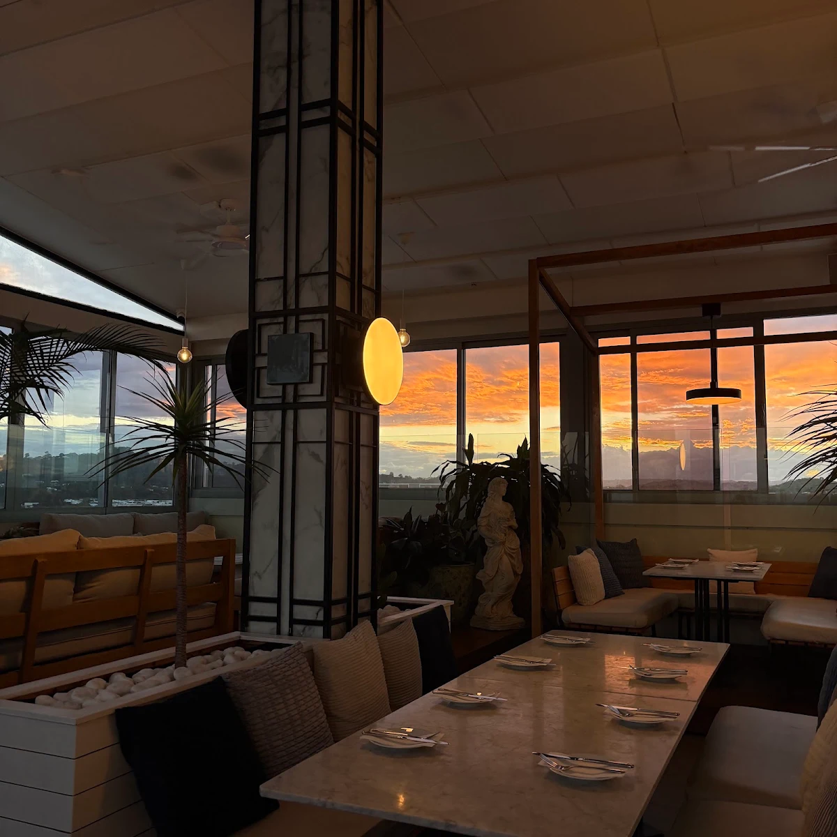 Vibe, ARTÉ Rooftop Bar & Restaurant
