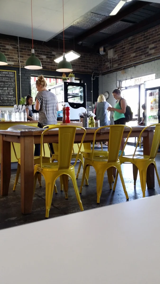 Vibe, Miss Moose Cafe
