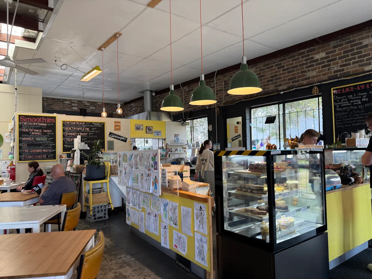 Vibe, Miss Moose Cafe