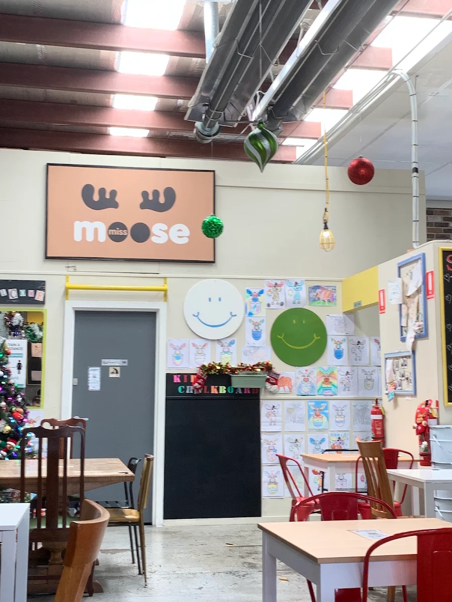 Vibe, Miss Moose Cafe