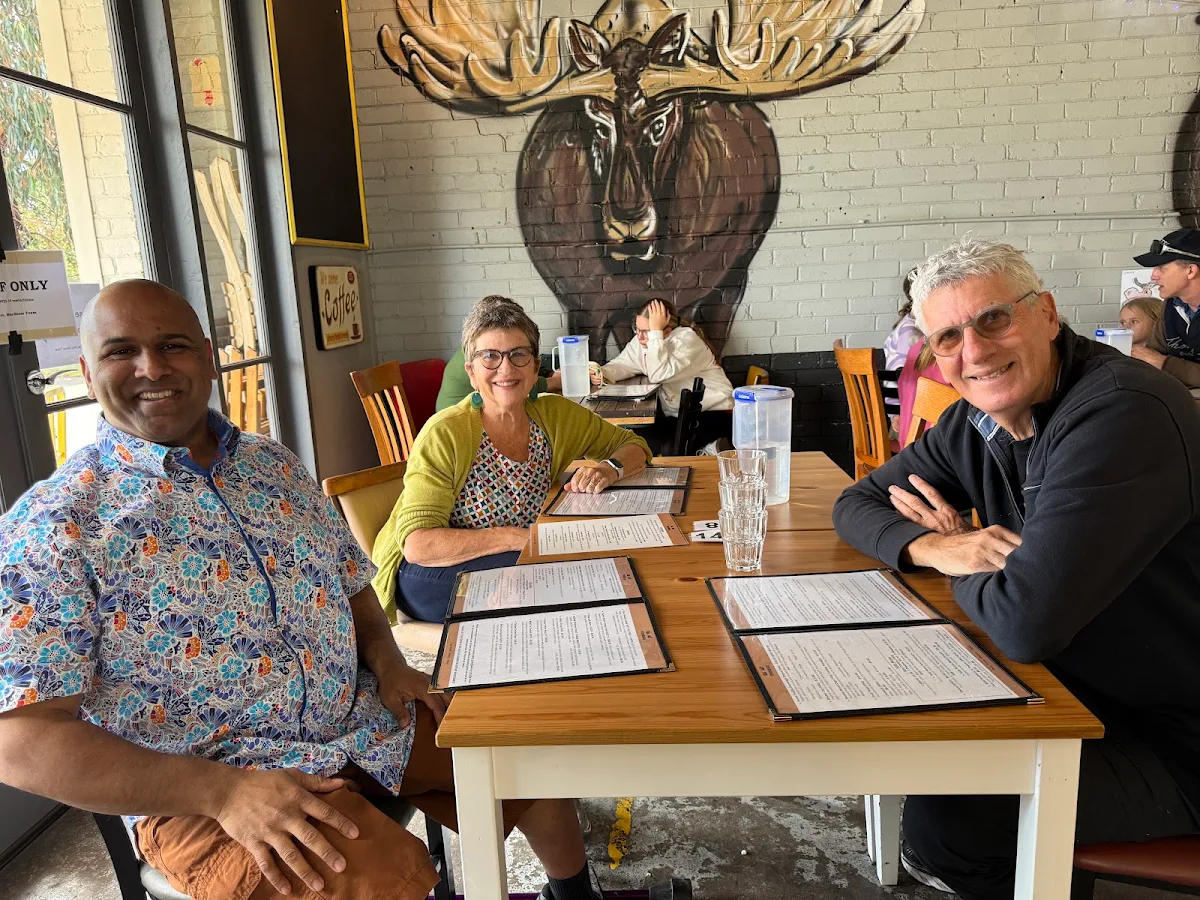 Vibe, Miss Moose Cafe