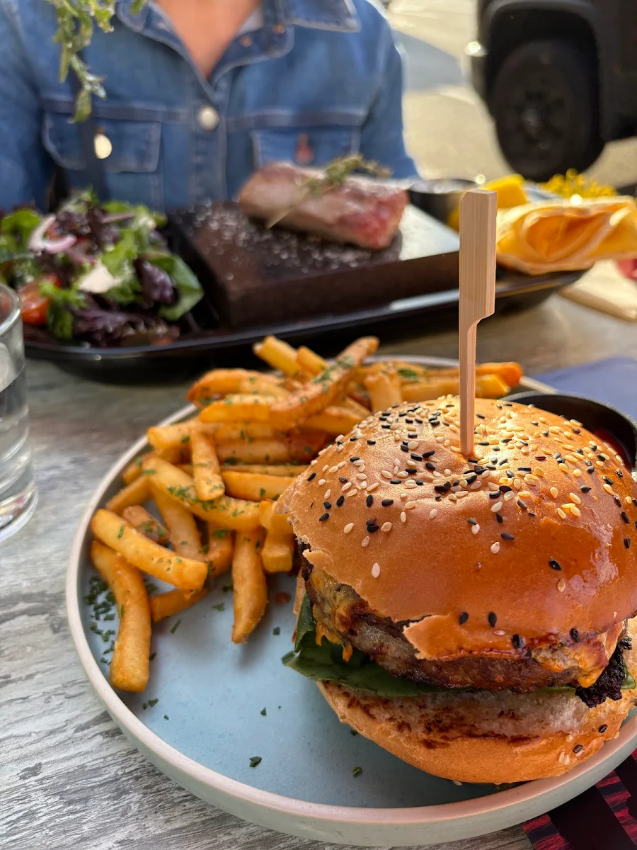 Food & drink, Two Buoys