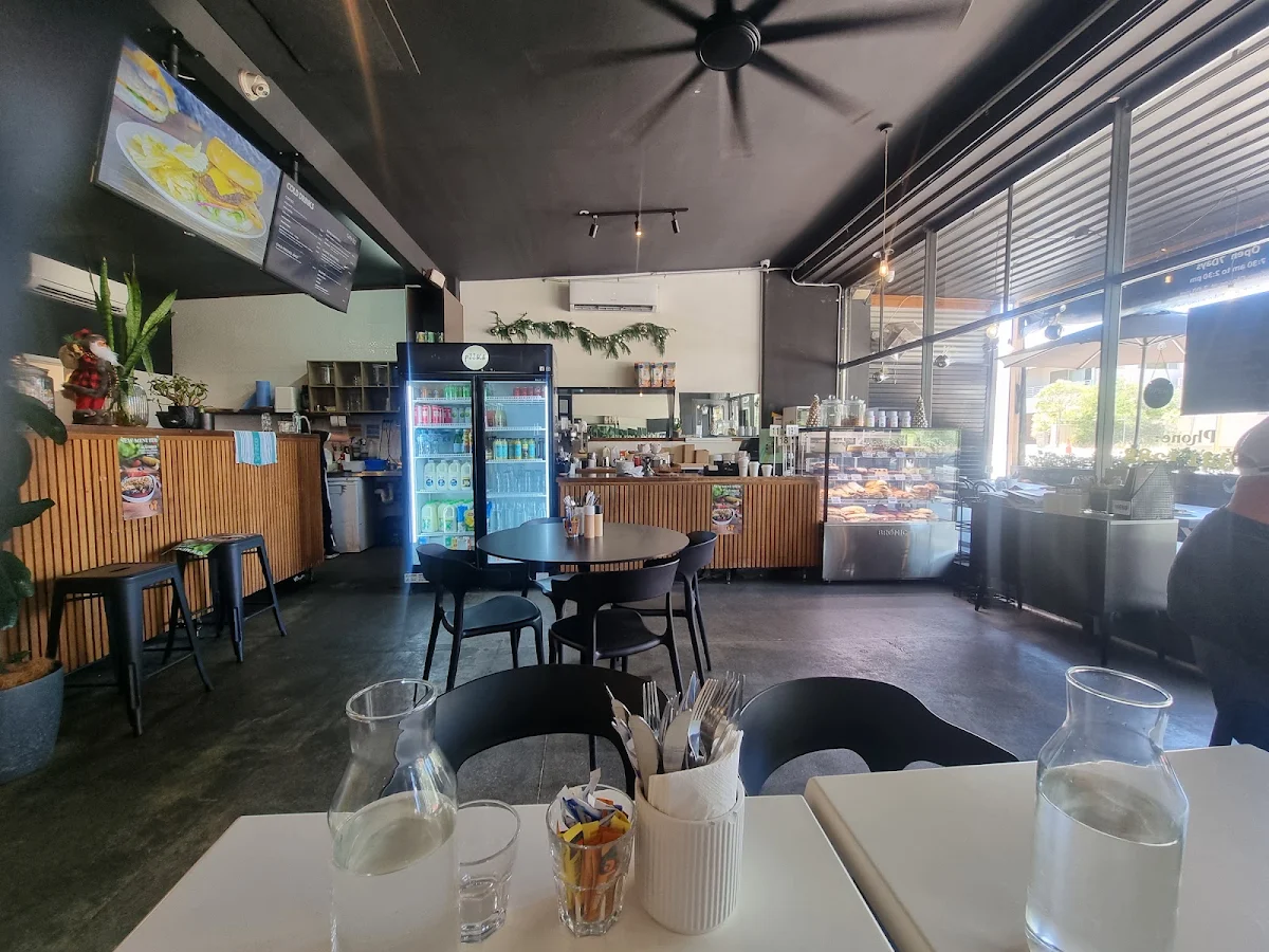 Vibe, Cafe PIZZ by Pizzaca