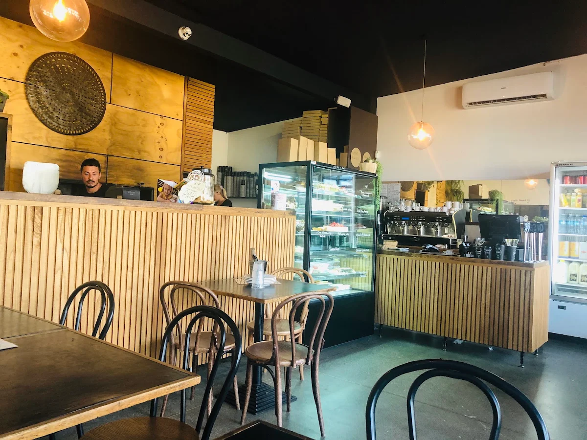 Vibe, Cafe PIZZ by Pizzaca