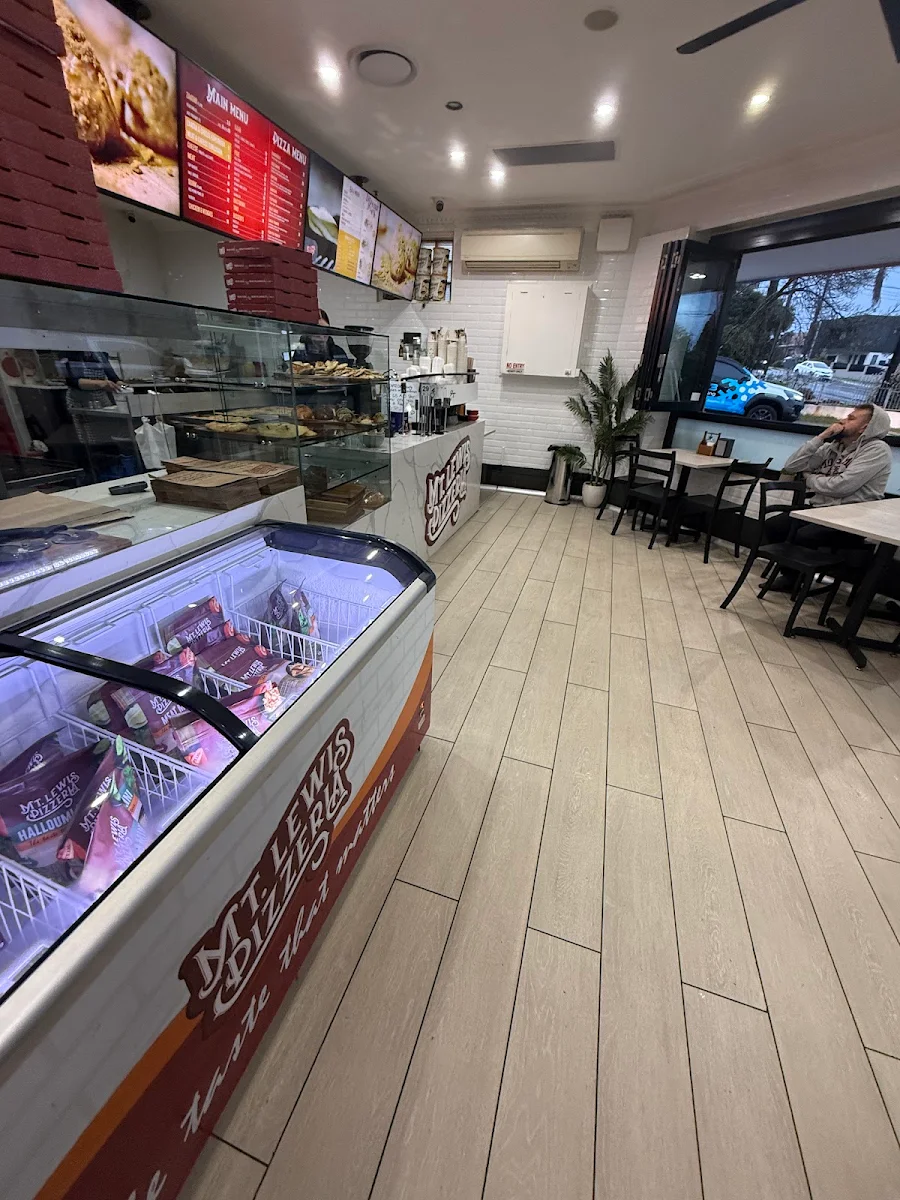 Vibe, Lebanese Mt Lewis Pizzeria