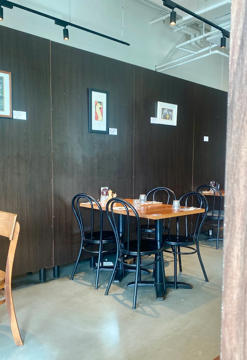 Vibe, The Gunshop Cafe