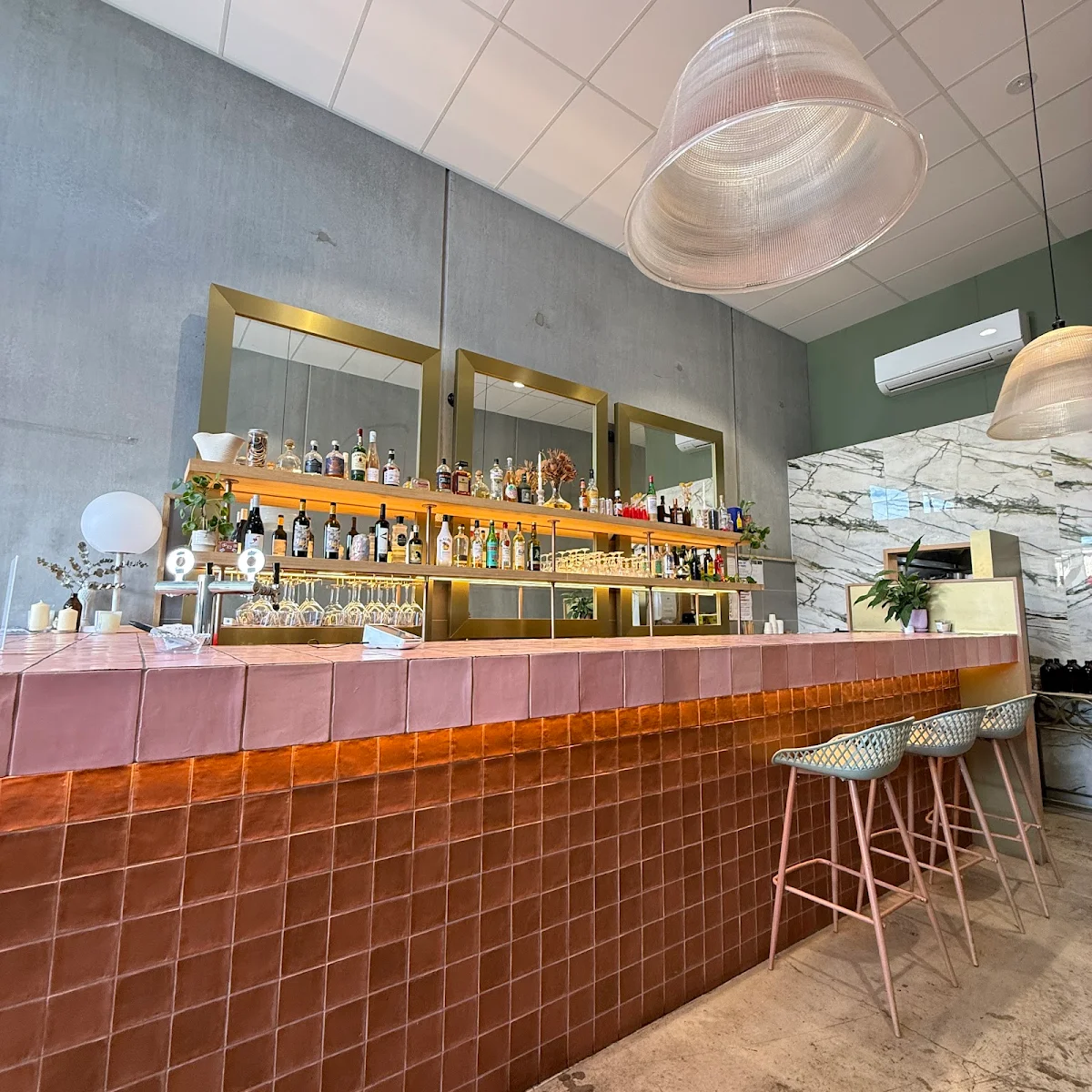 Vibe, PIGLET BAR AND EATERY