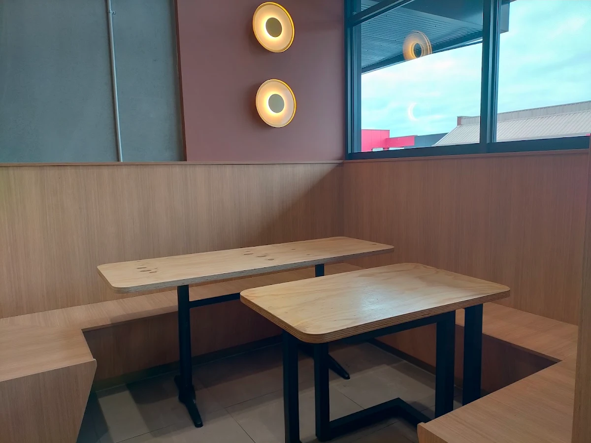 Vibe, PIGLET BAR AND EATERY