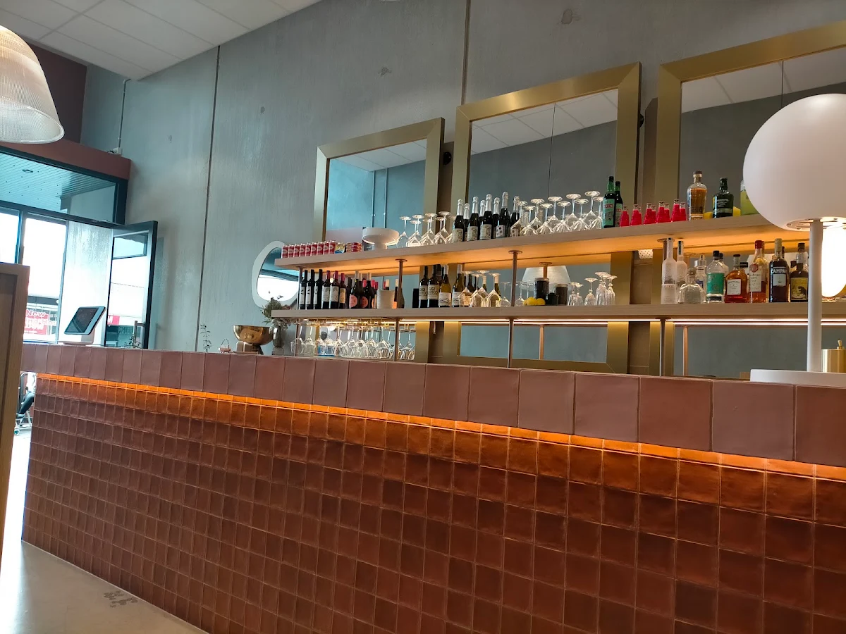 Vibe, PIGLET BAR AND EATERY
