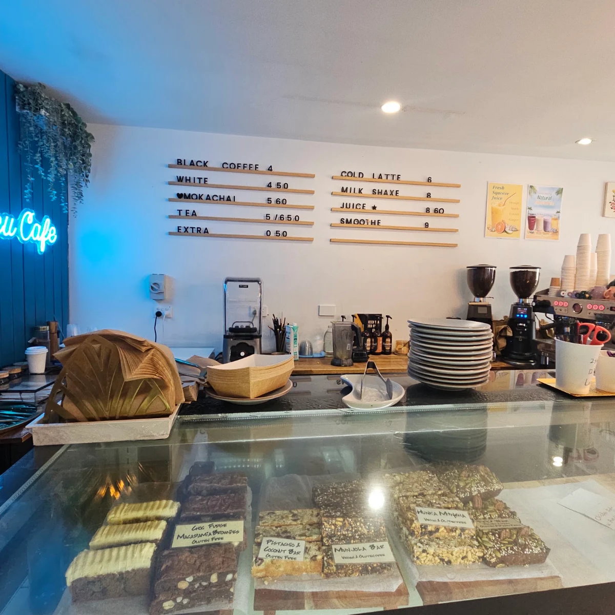 Vibe, Heimish bleu cafe