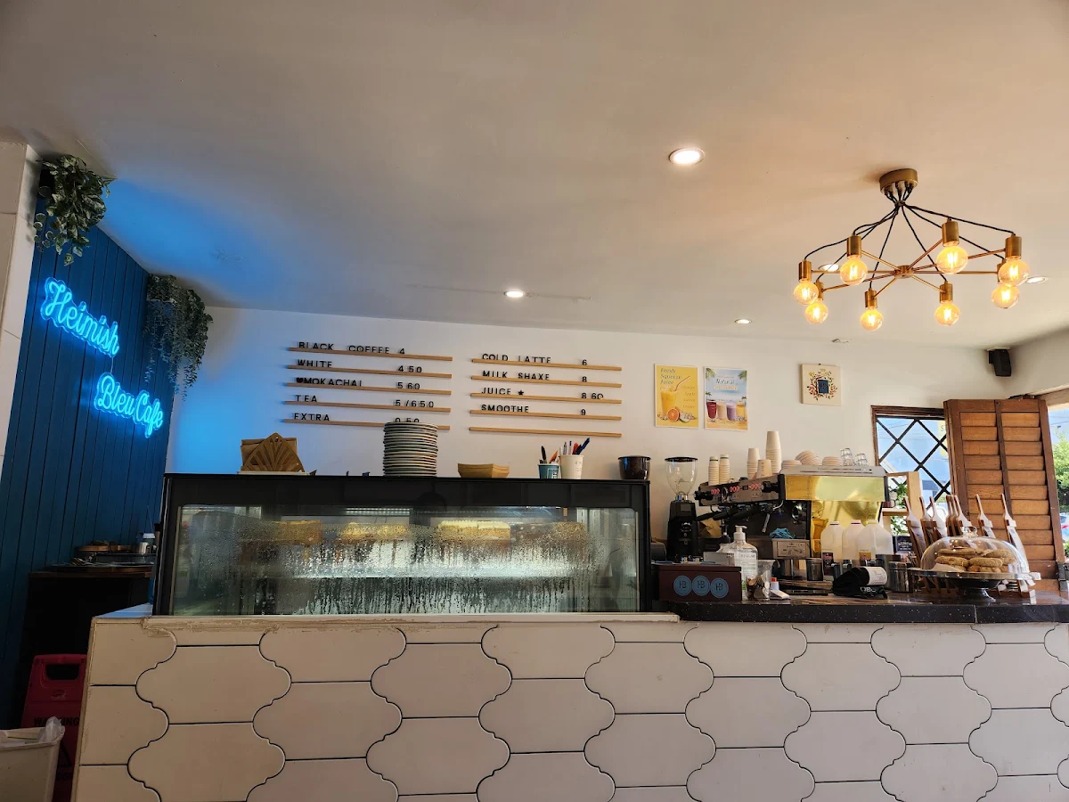 Vibe, Heimish bleu cafe