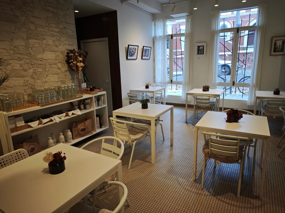 Vibe, Al Naturale Cafe