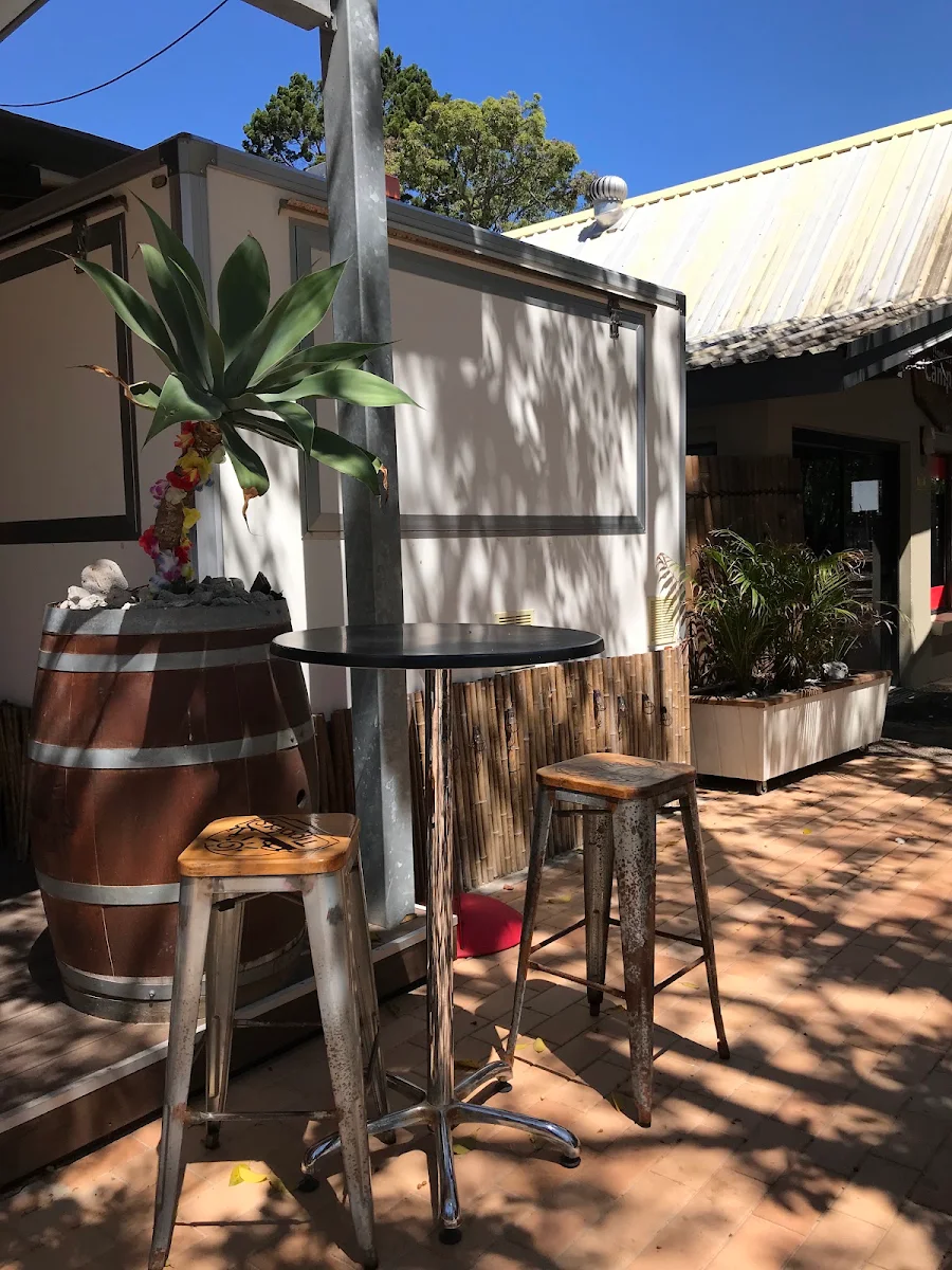 Vibe, Tipplers cafe