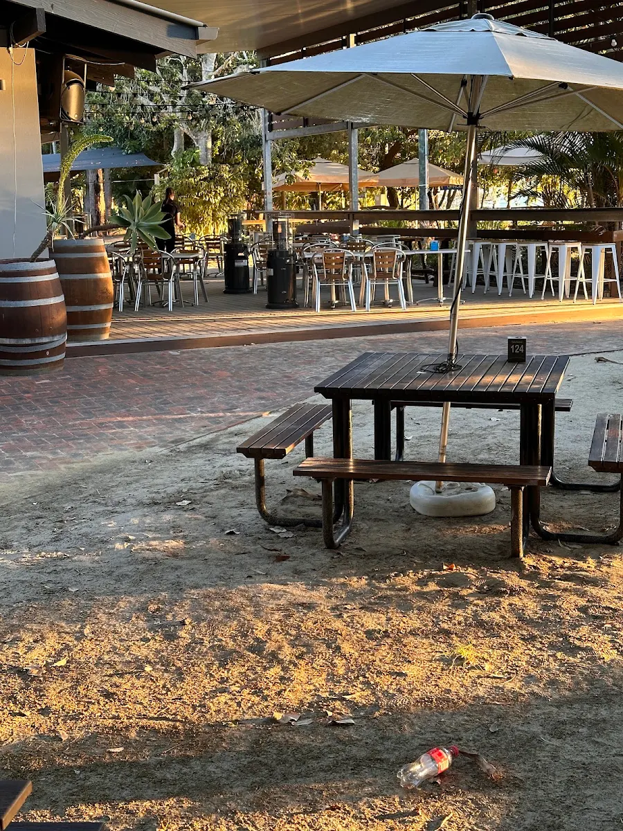 Vibe, Tipplers cafe