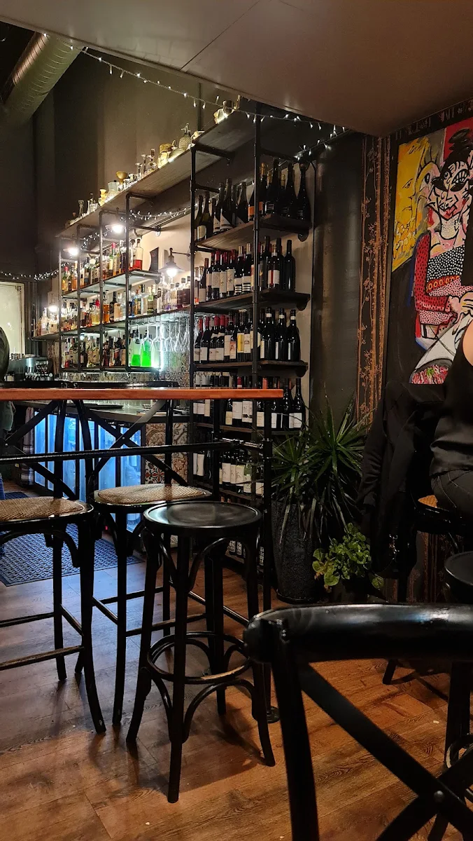 Vibe, Bar Florian