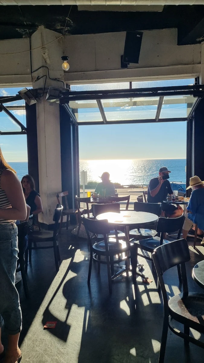 Vibe, Saloon Bar Ocean Beach Hotel