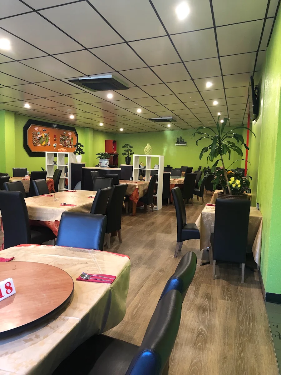 Vibe, Happy Sun Restaurant