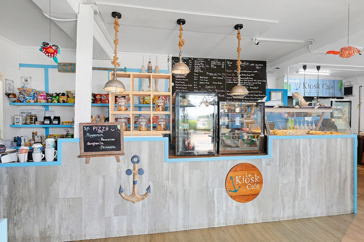 Vibe, Le Kiosk Cafe & Bar
