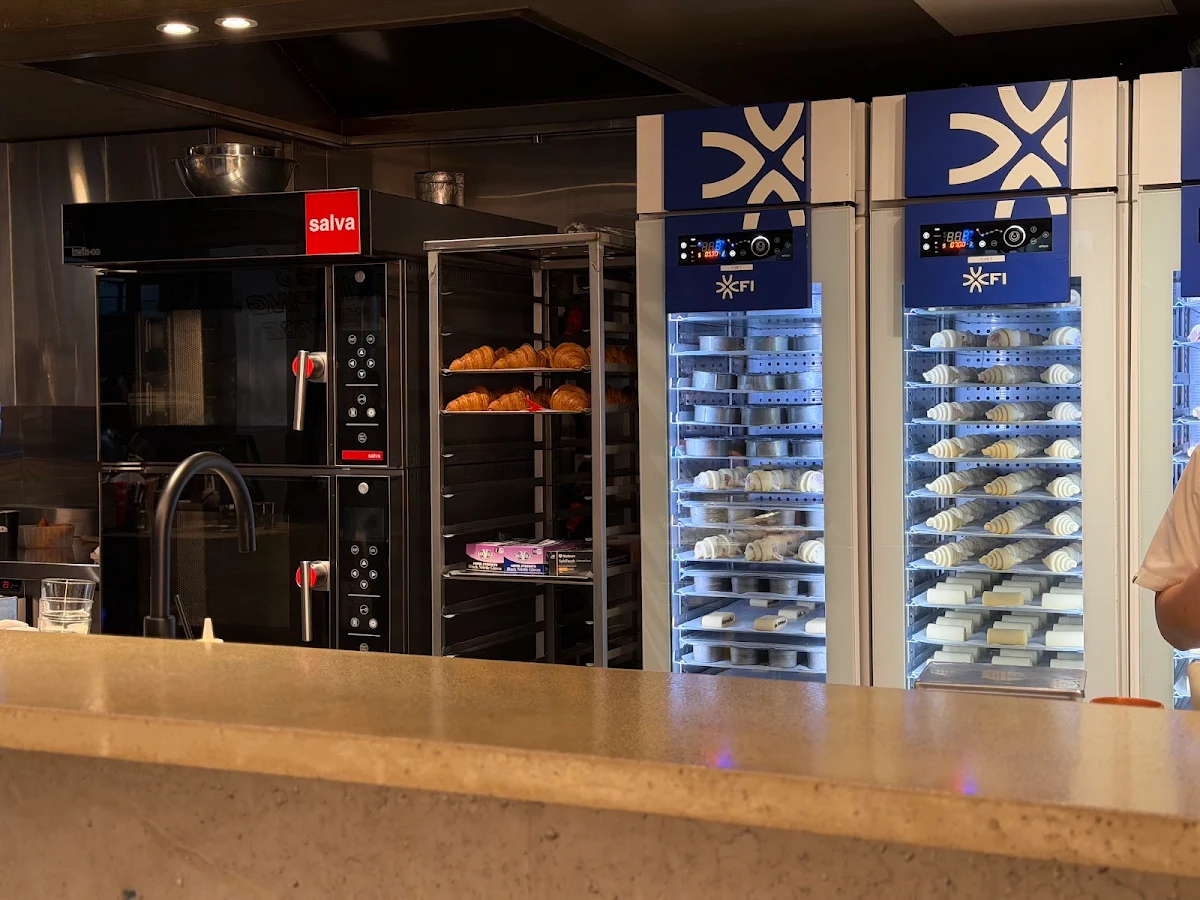 Vibe, Lune Croissanterie Melbourne CBD on Russell