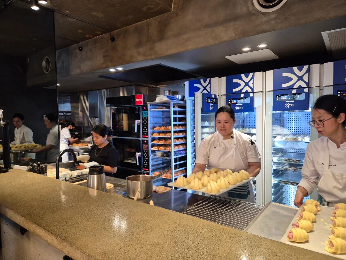 Vibe, Lune Croissanterie Melbourne CBD on Russell
