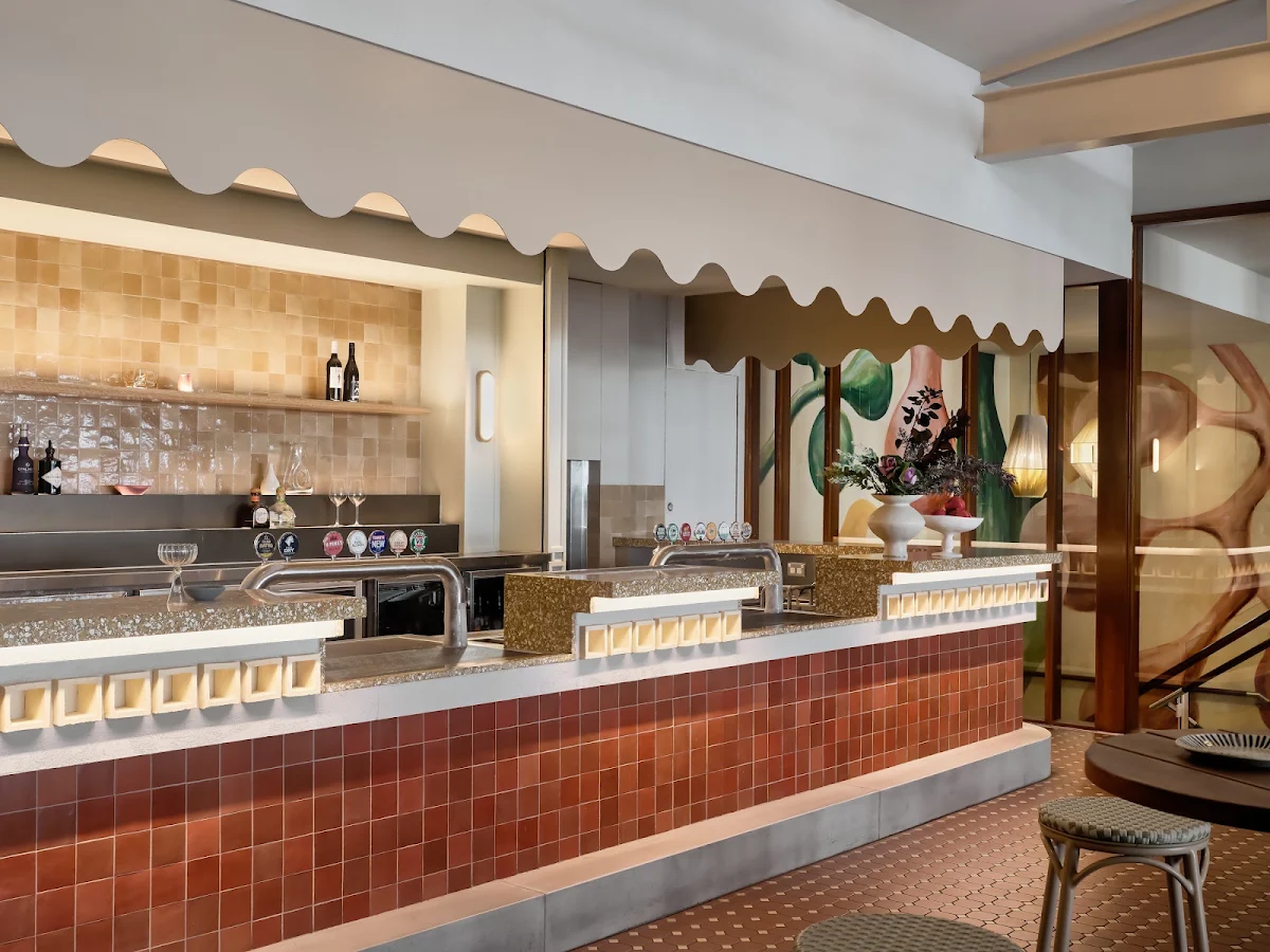 Vibe, The Commercial Hotel