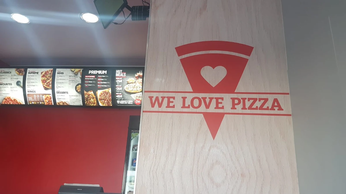 Menu, Pizza Hut St Marys