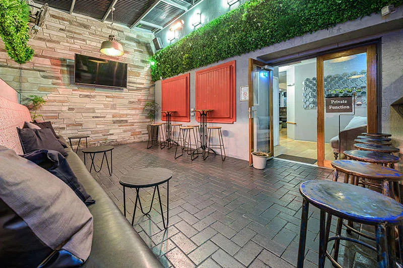 Vibe, 399 Small Bar