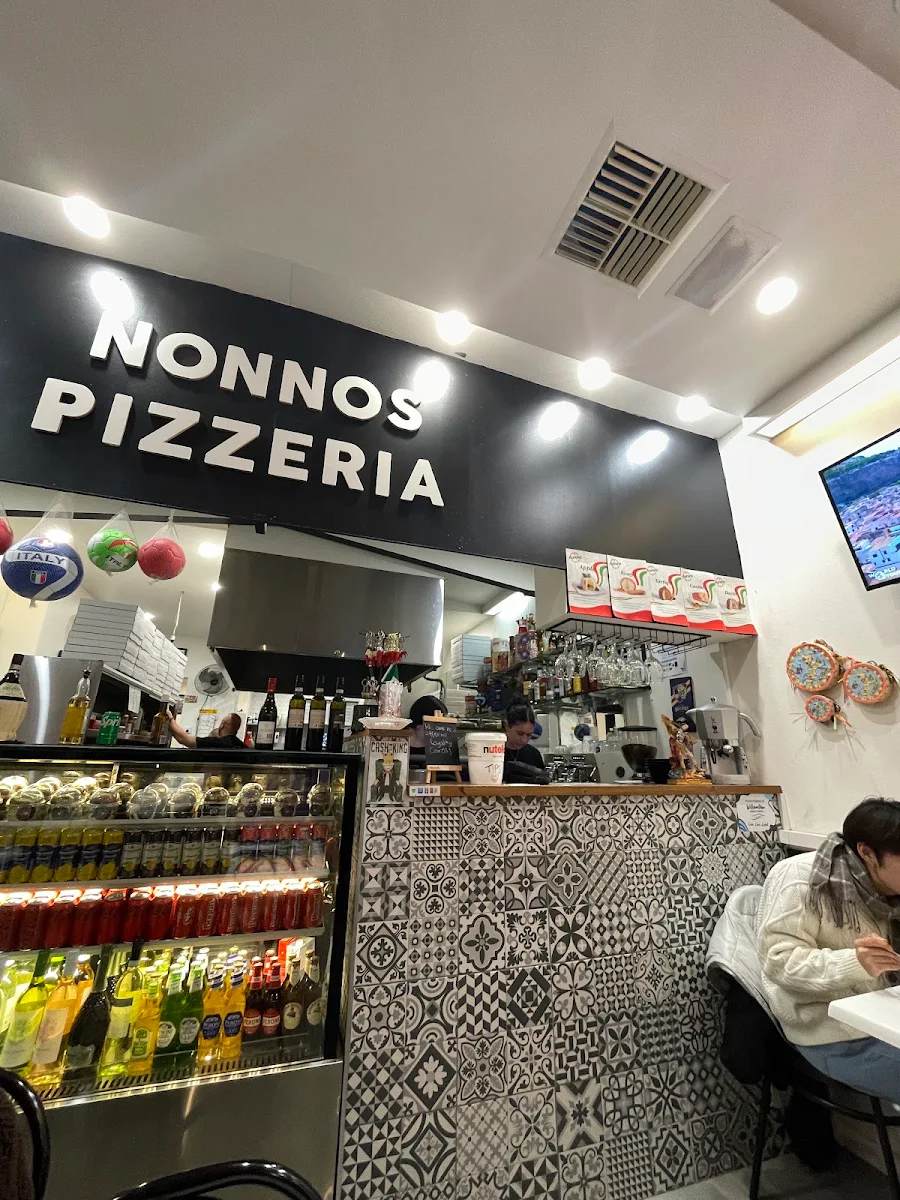 Vibe, Nonno's Pizzeria