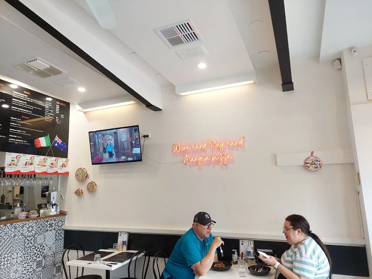 Vibe, Nonno's Pizzeria