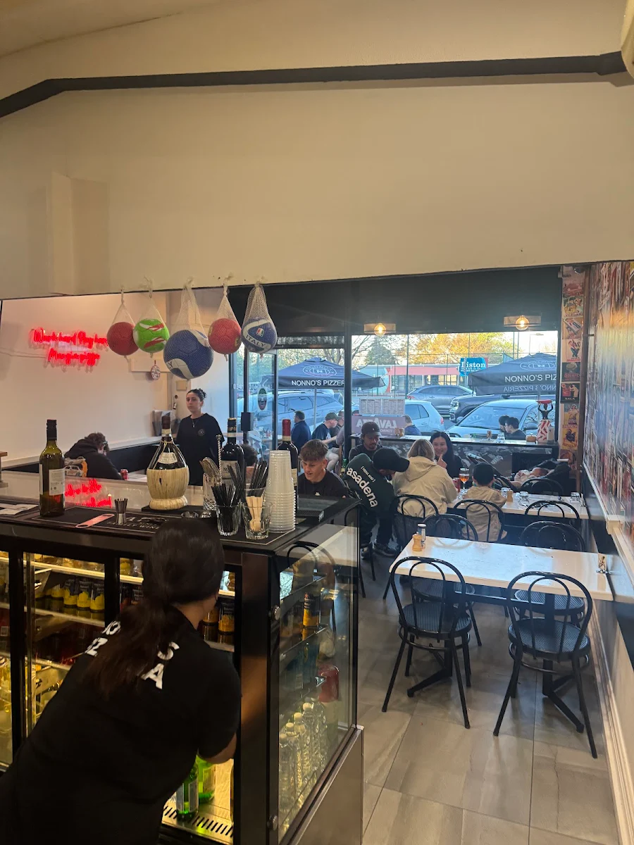 Vibe, Nonno's Pizzeria
