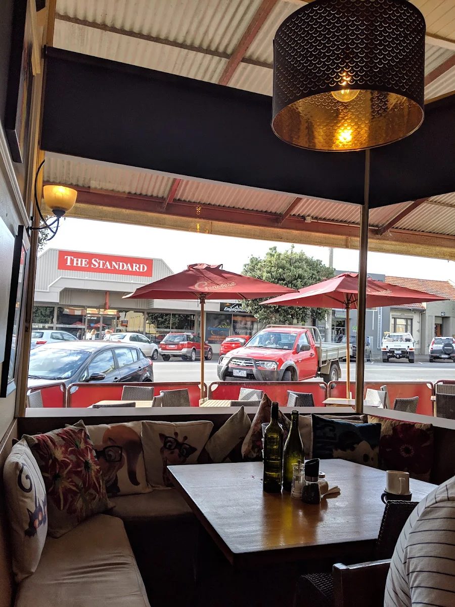 Vibe, Bohemia Cafe & Bar