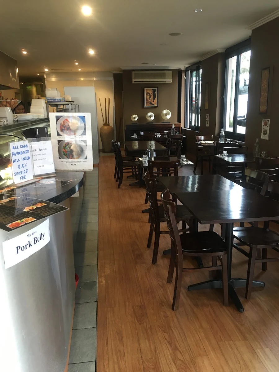 Vibe, Kings Corner Thai Five Dock