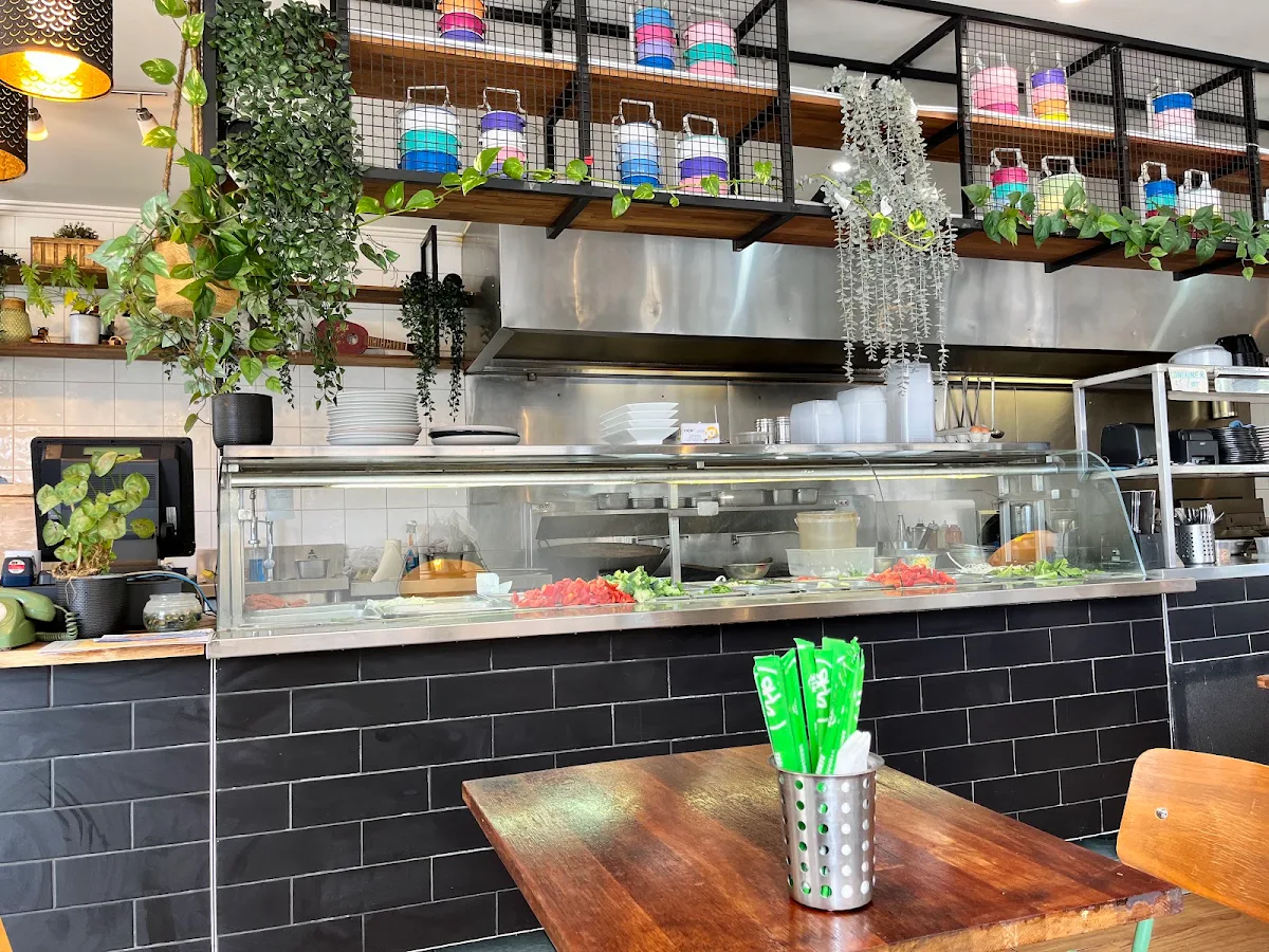 Vibe, Kings Corner Thai Five Dock