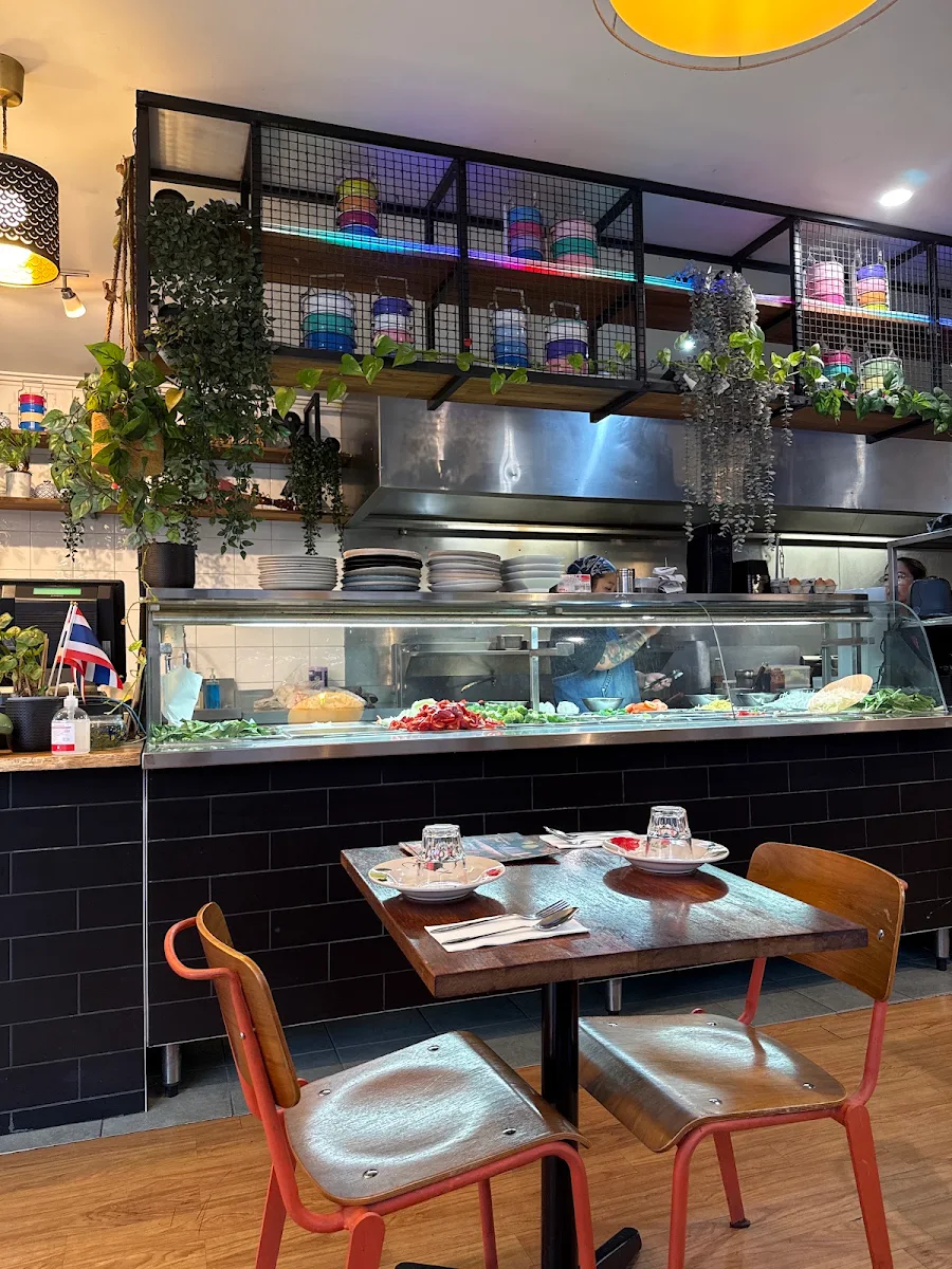 Vibe, Kings Corner Thai Five Dock