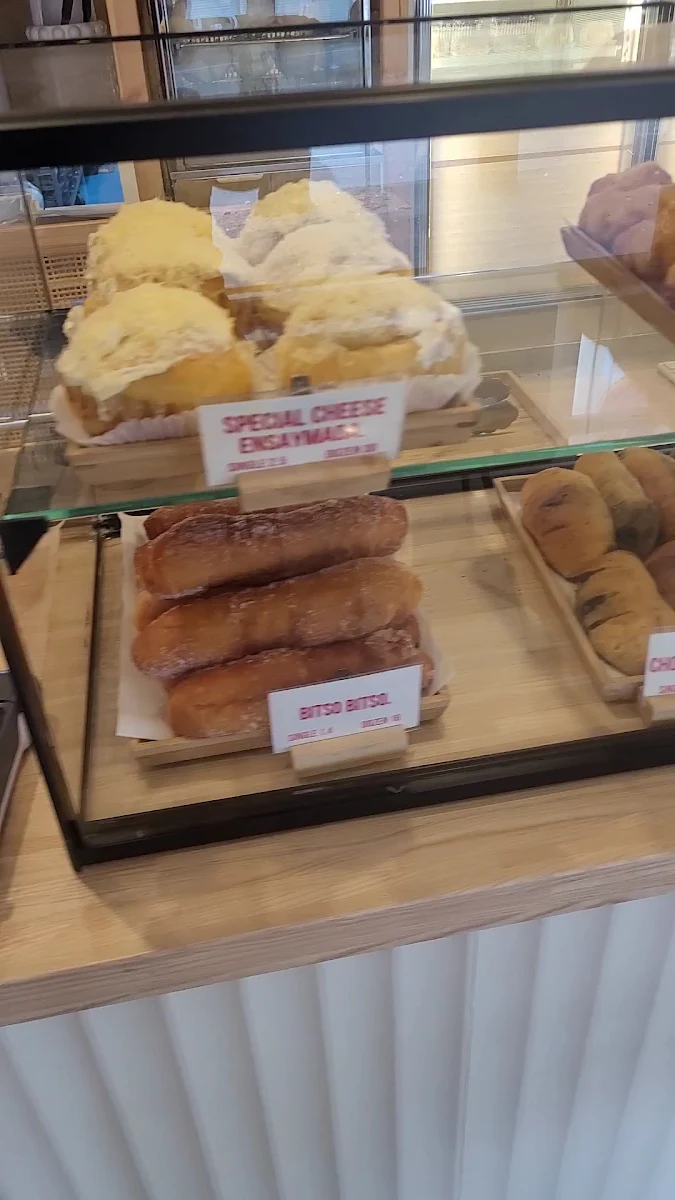 Vibe, Starlight Bakery