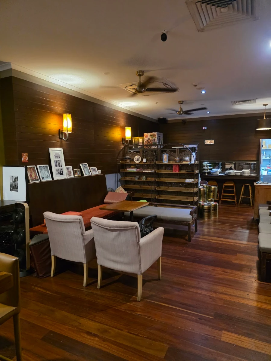 Vibe, Iyara By Sakare Thai cuisine
