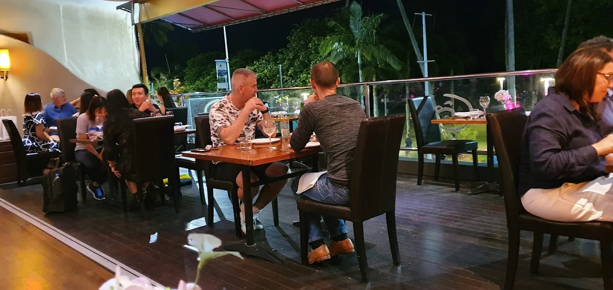 Vibe, Iyara By Sakare Thai cuisine