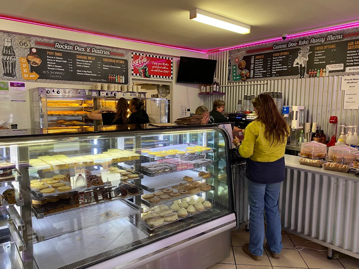 Vibe, Gunna Doo Bakery