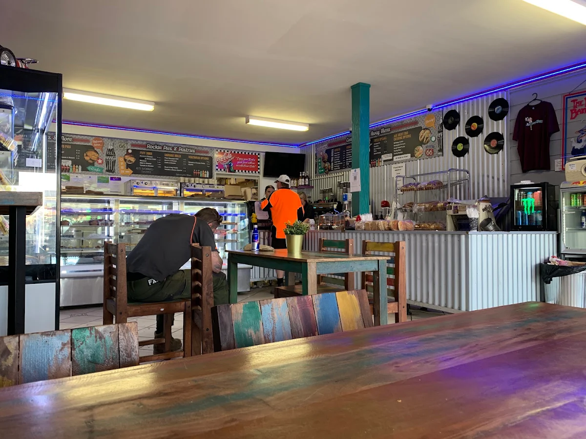 Vibe, Gunna Doo Bakery