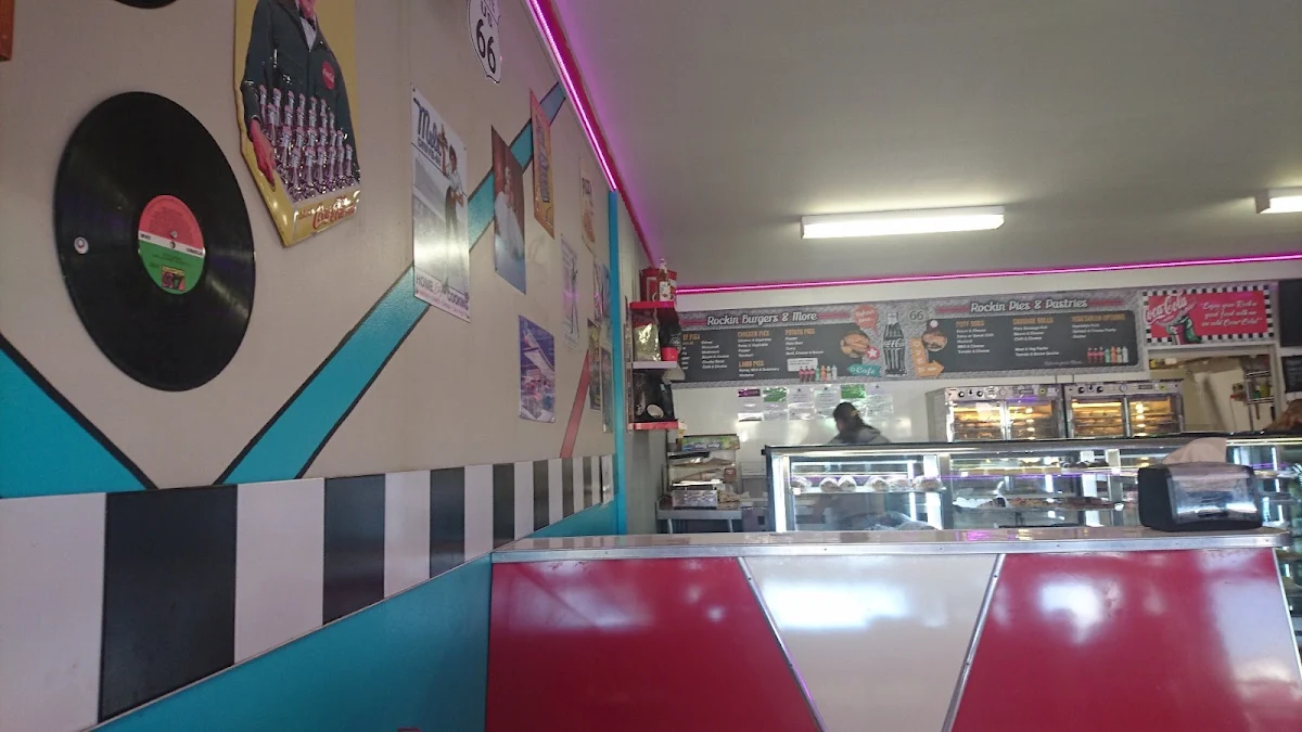 Vibe, Gunna Doo Bakery