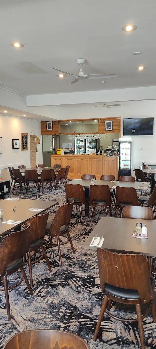 Vibe, Commercial Hotel