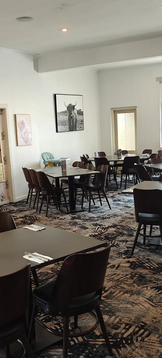 Vibe, Commercial Hotel