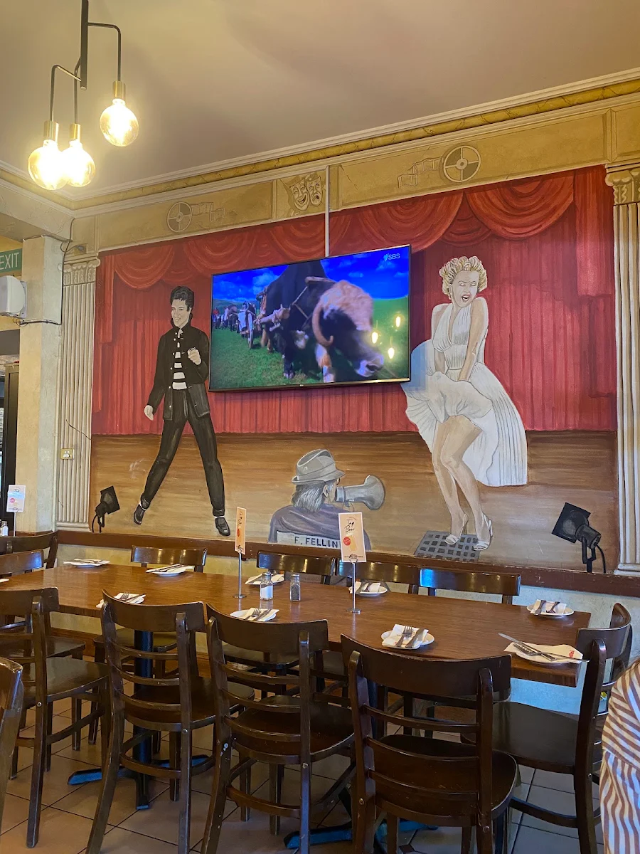 Vibe, Café Fellini