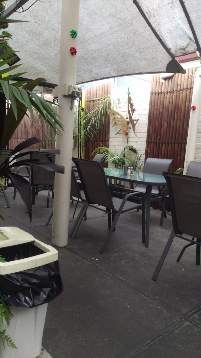 Vibe, Lokal Cafe 3030