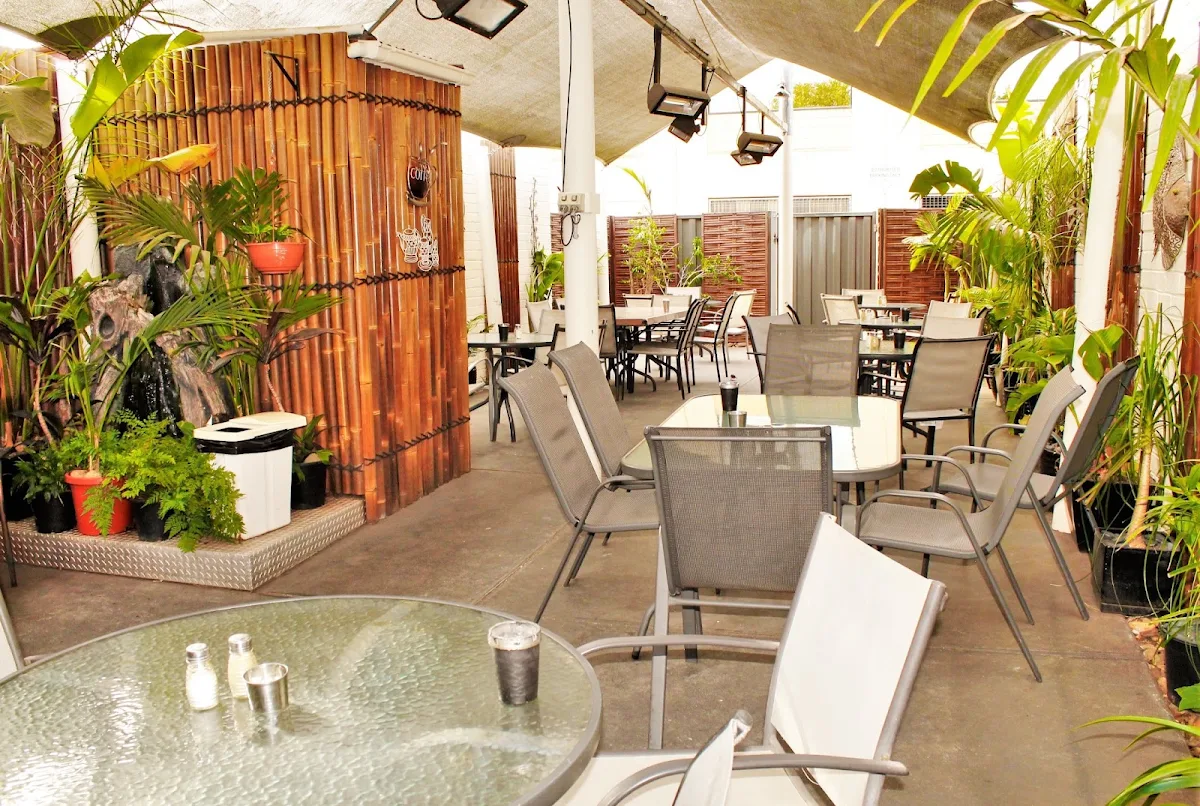 Vibe, Lokal Cafe 3030