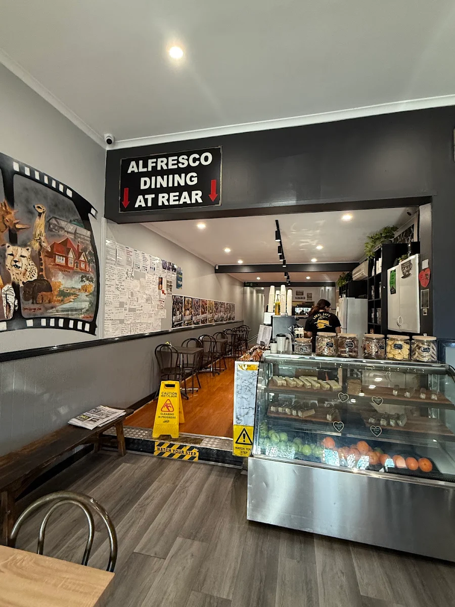 Vibe, Lokal Cafe 3030