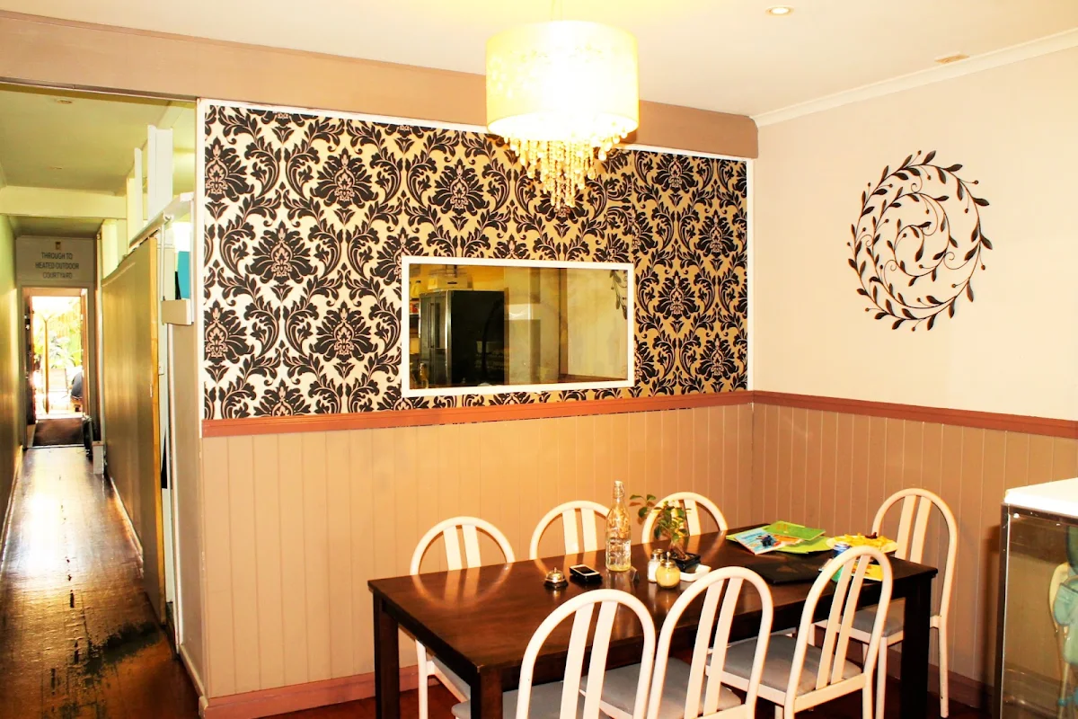 Vibe, Lokal Cafe 3030