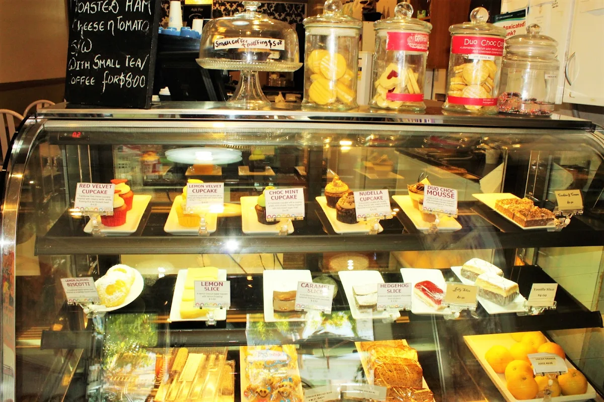 Vibe, Lokal Cafe 3030